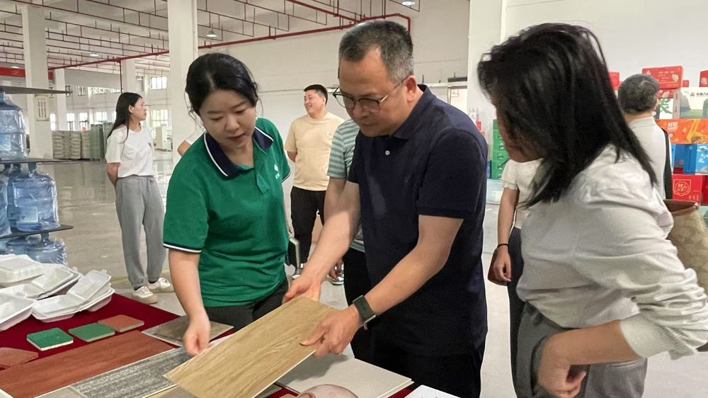 柳州市柳南區(qū)領(lǐng)導(dǎo)蒞臨綠樹(shù)公司考察調(diào)研